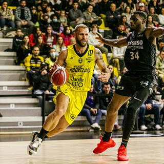 14/03/2022 - NM1 - Stade Rochelais 80 / 58 Lyonso