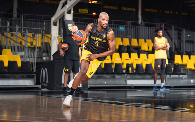 Première à Gaston contre Champagne Basket !