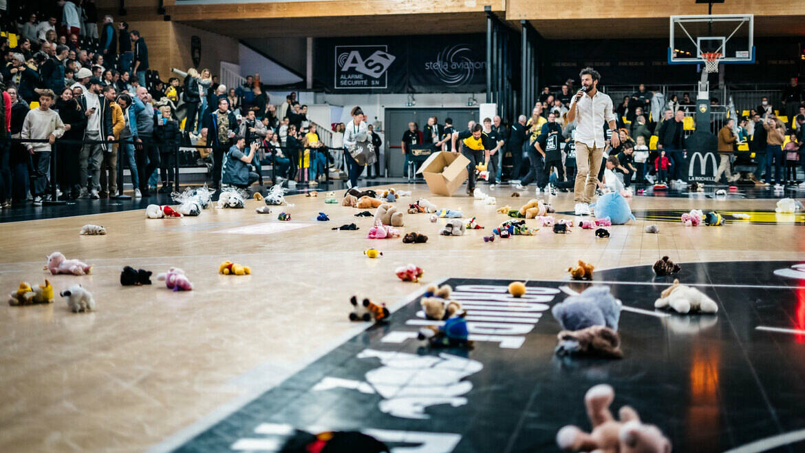 Lancer de peluches, opération réussie !